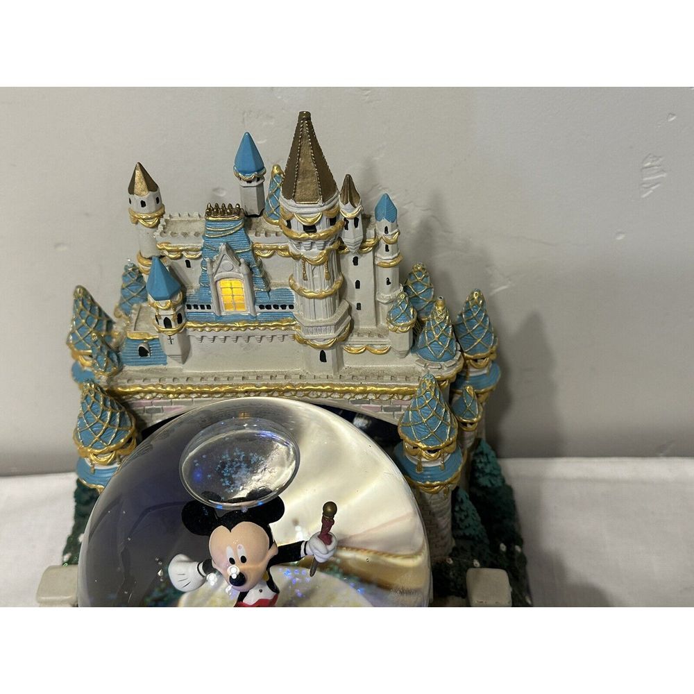 Disney Mickey And Friends Musical LED Castle "Share A Dream Come True Snow Globe - Picture 3 of 15